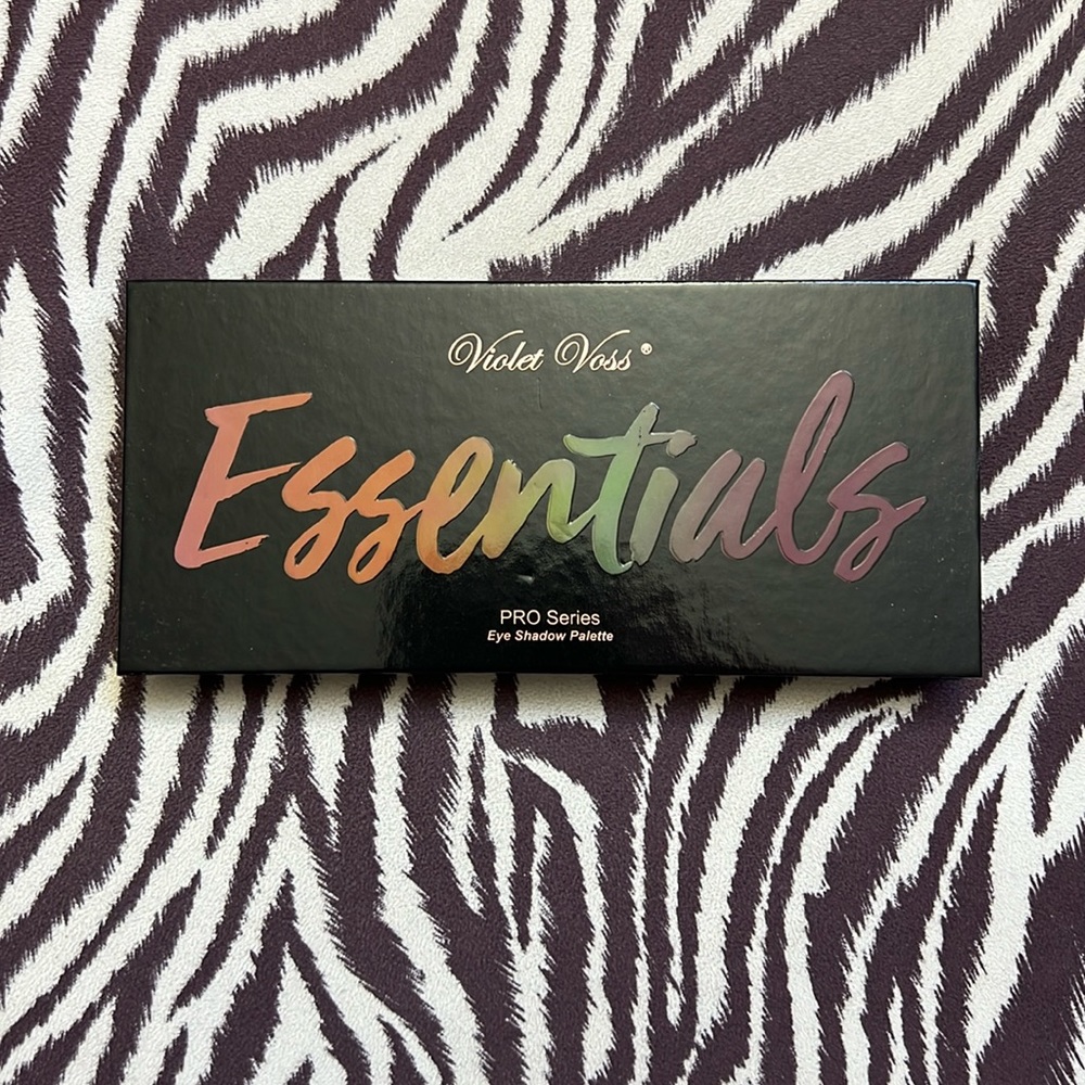 Violet Voss Essentials - Picture 1 of 2